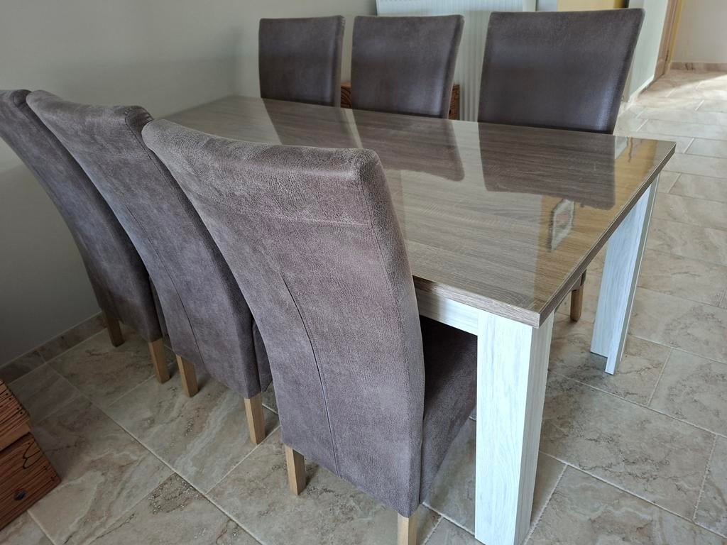 Eettafel en stoelen, Ophalen