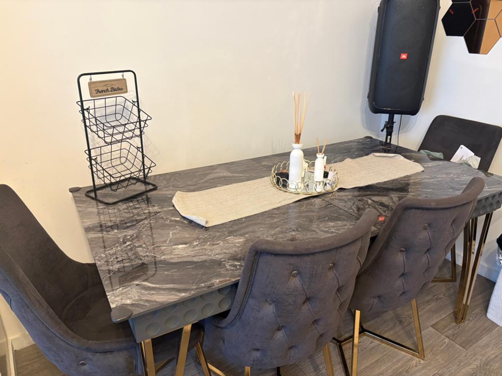 Eettafel met 4 stoelen en tv kast, Enlèvement, Comme neuf