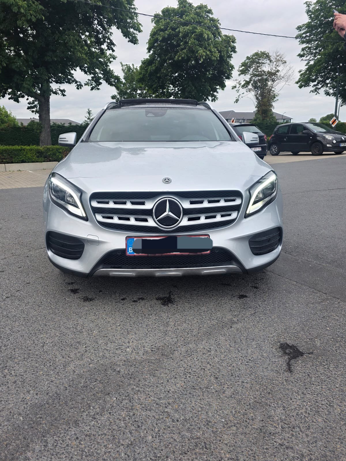 MERCEDES GLA 180 — 2019, Autos, Mercedes-Benz, Entreprise, GLA, Essence, Automatique, Gris, Enlèvement