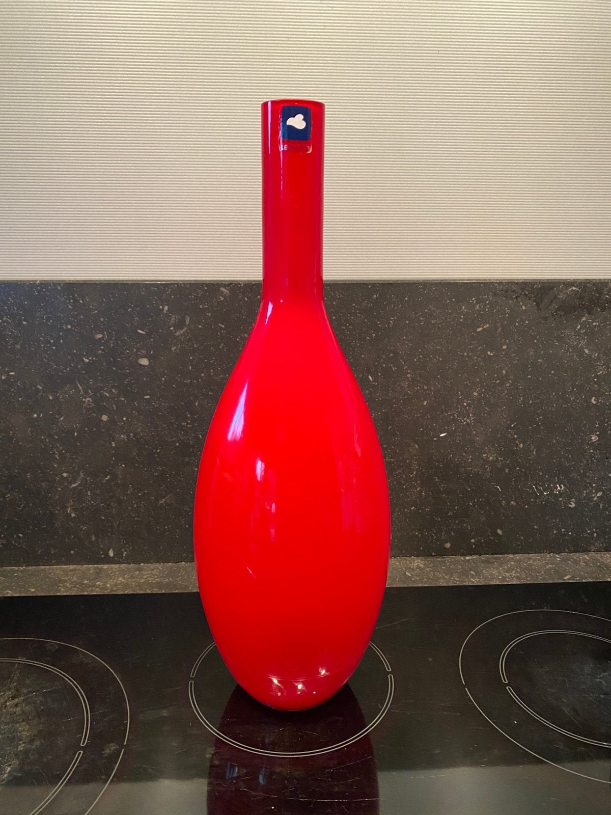 Leonardo beauty vaas (bijna nieuw), Huis en Inrichting, Handgemaakt, 39 cm, Ophalen of Verzenden, Rood