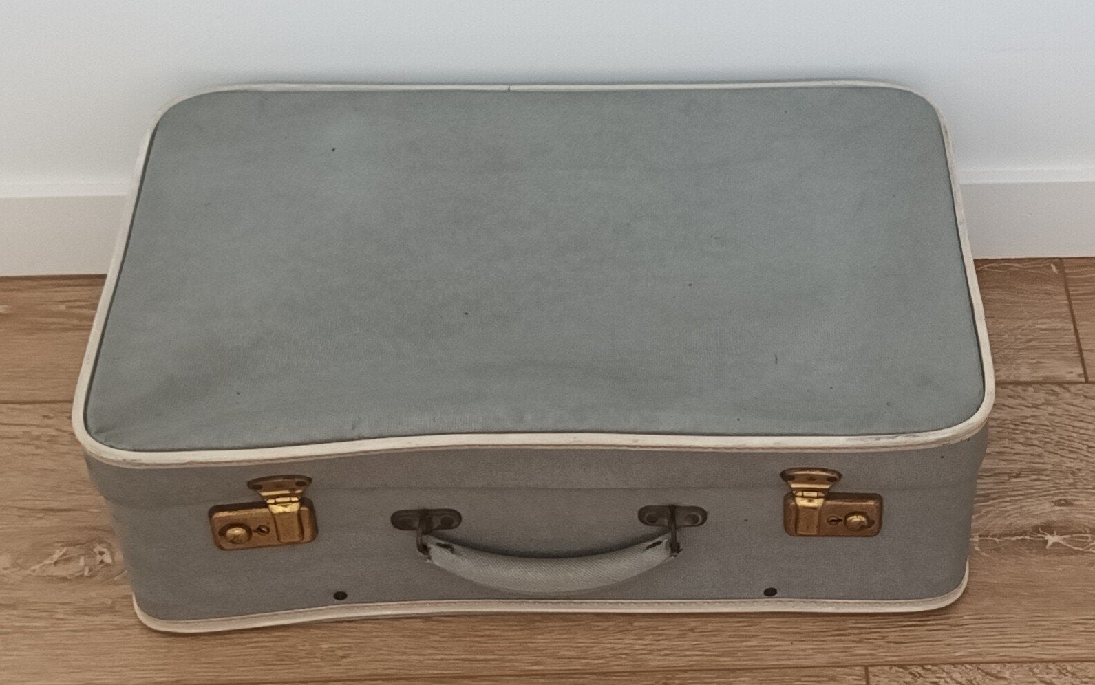 Valise vintage rétro gris-bleu 50 cm – Années 50/60, Bijoux, Sacs & Beauté, Valises, Utilisé, 50 à 60 cm, 35 à 45 cm, Enlèvement