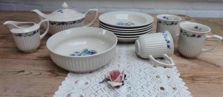 Jet bramen en viooltjes servies delen o.a. soepborden, Gebruikt, -, -, Overige typen