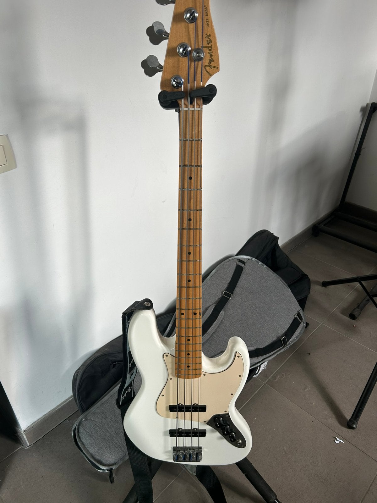 Fender Jazz Bass incl koffer en strap, Musique & Instruments, Enlèvement, Comme neuf