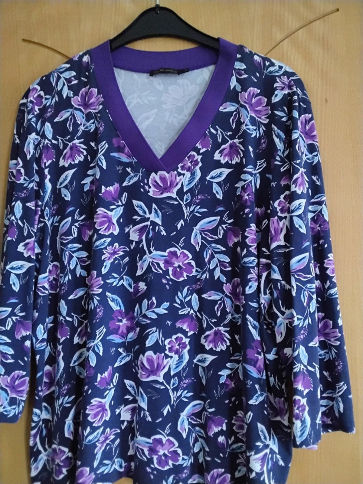 blouse met paarse bloemen, Enlèvement