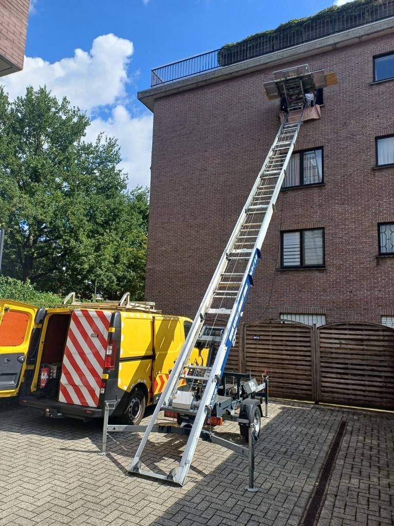 Ladderlift te huur in Antwerpen v.a €49 per uur 0479171001, Ophalen, Zo goed als nieuw, Ladder, Opvouwbaar of Inschuifbaar