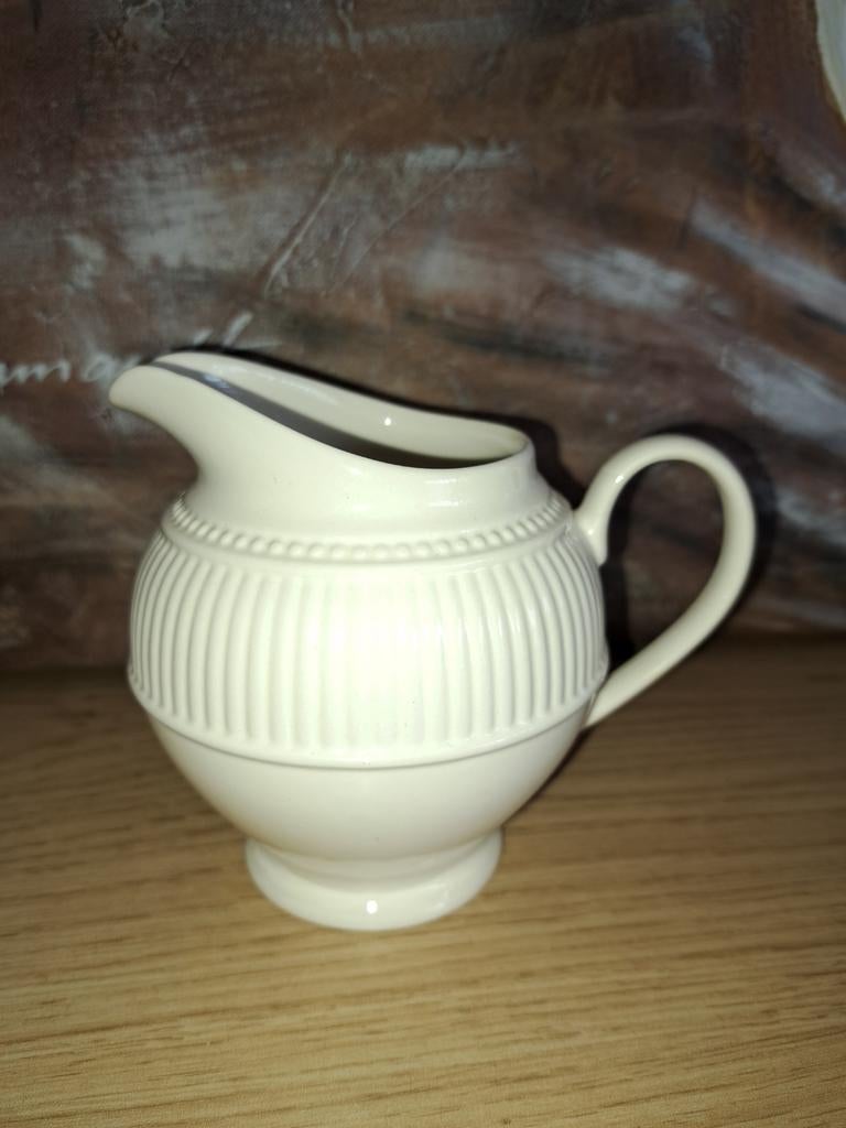 Pot à lait windsor wedgwood, Enlèvement