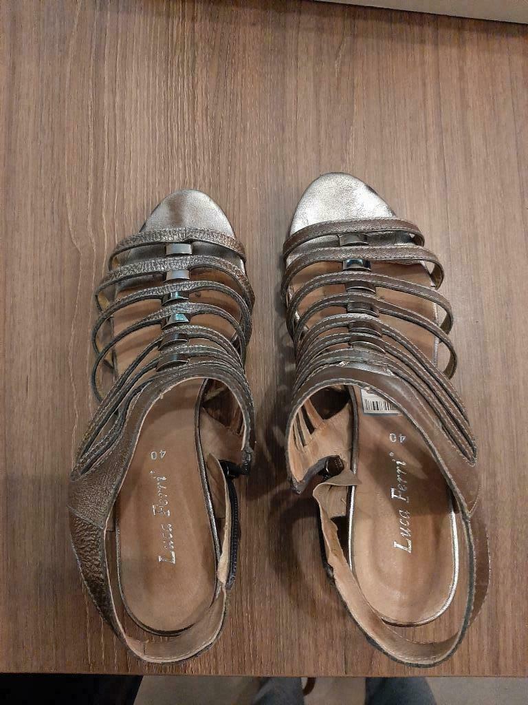 Sandales grises / argent avec talon taille 40, Gris, Enlèvement ou Envoi, Luca Ferri, Comme neuf