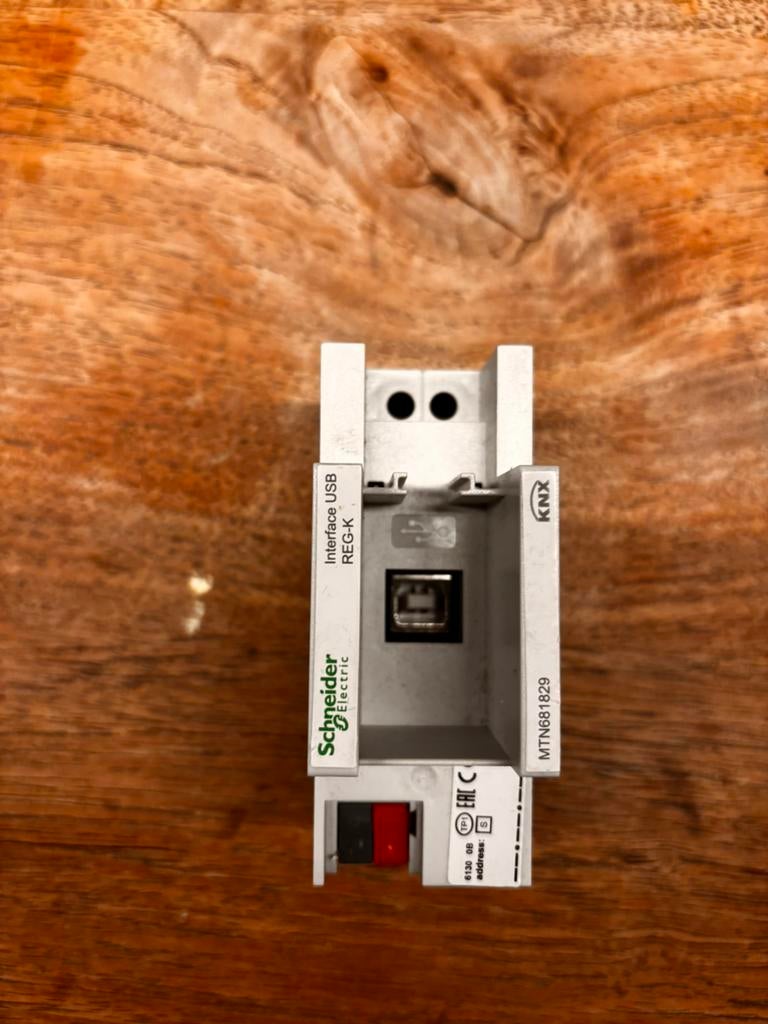 Schneider MTN681829 usb koppelaar, Hobby en Vrije tijd, Ophalen of Verzenden, Zo goed als nieuw