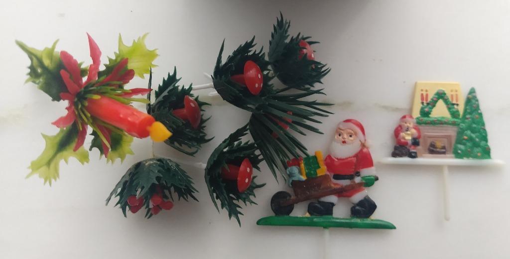 Vintage plastic kerstprikkers 2 kerstmannetjes en groen, Diversen, Ophalen