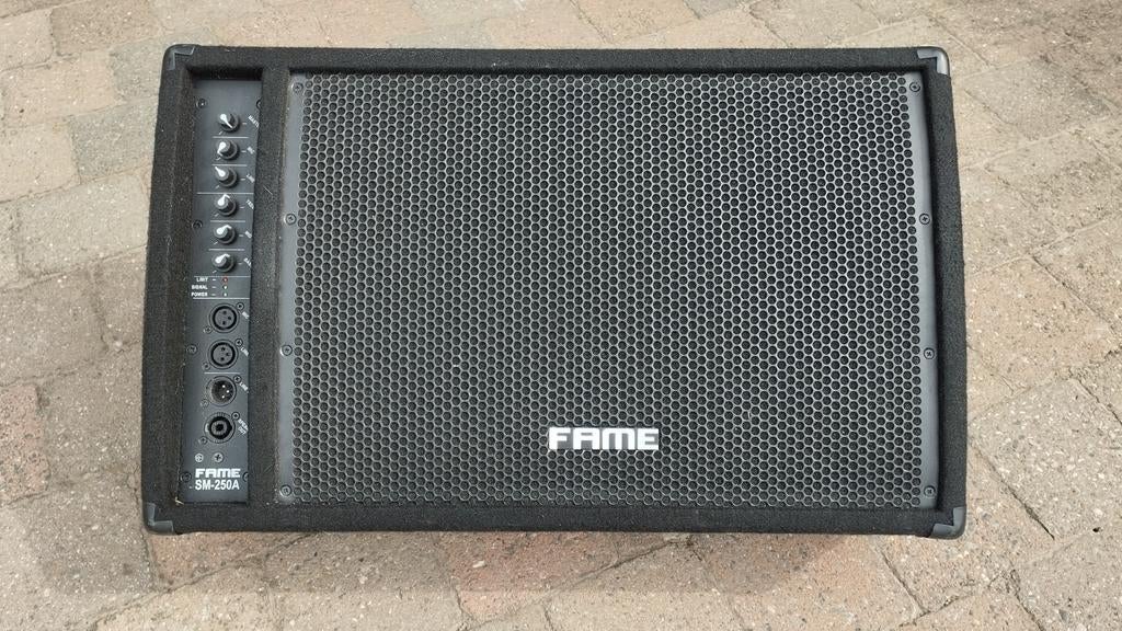 Retour de scène Fame, Musique & Instruments, Enlèvement