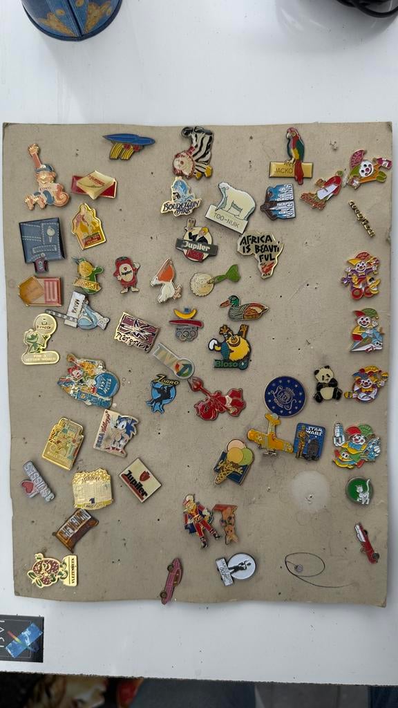 Lot retro pins, Enlèvement, Comme neuf
