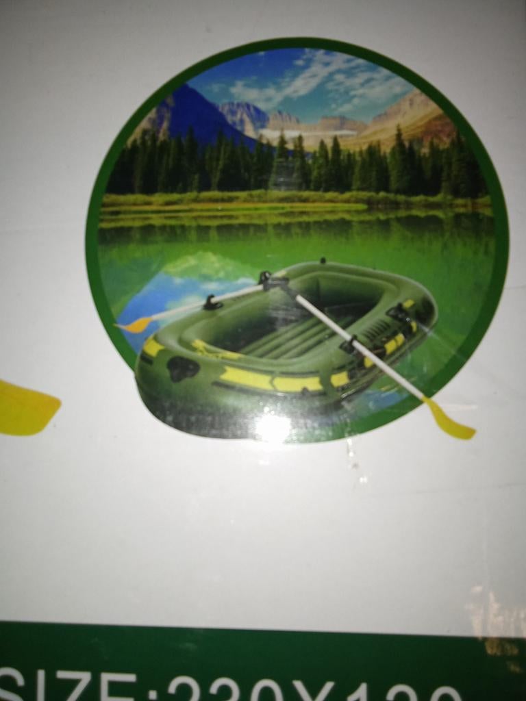 Vend  bateau pneumatique jamais servi dans son emballage 70€, Sports nautiques & Bateaux