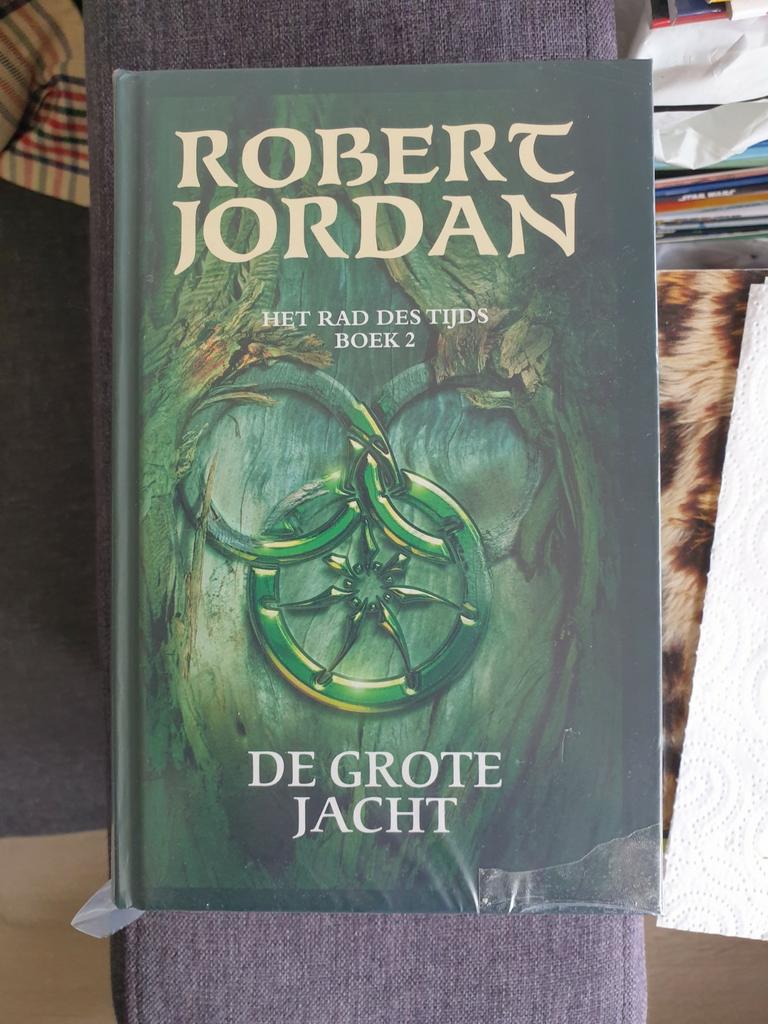 Robert Jordan - De grote jacht DEEL 2 HET RAD DES TIJDS, Boeken, Fantasy, Zo goed als nieuw, Ophalen of Verzenden