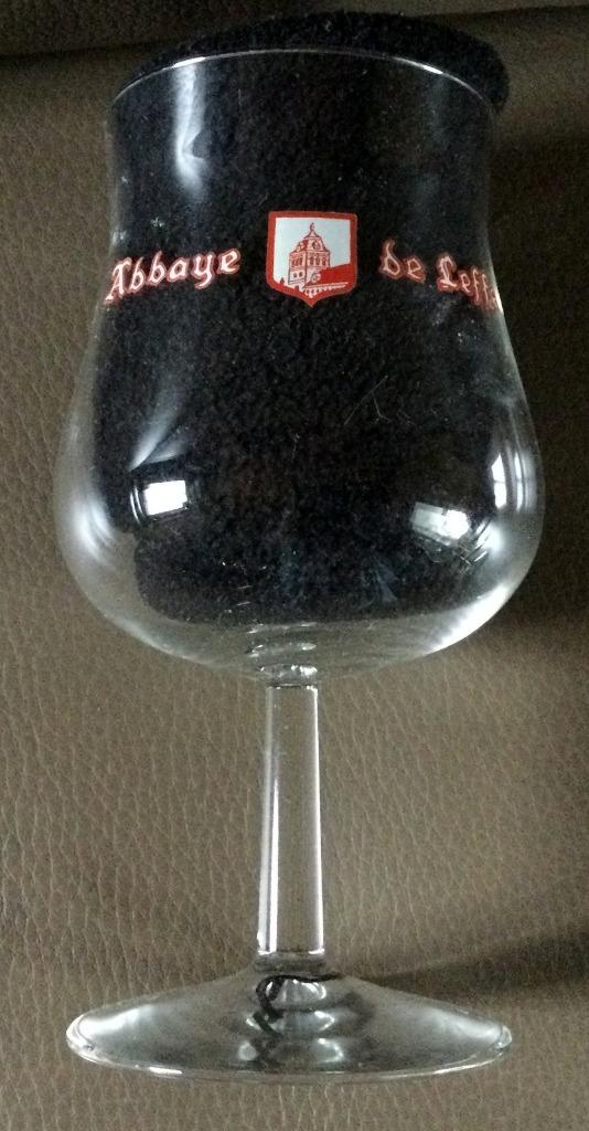 bier brouwerij glas Leffe tulpmodel Dinant  rood witte tekst, Ophalen of Verzenden, Zo goed als nieuw