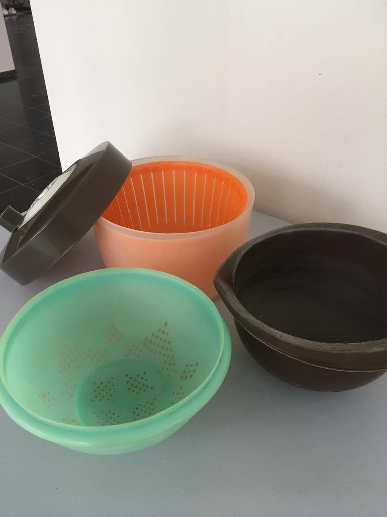 Lot (3) VINTAGE vergiet, slazwierder, mengkom., Antiek en Kunst, Ophalen