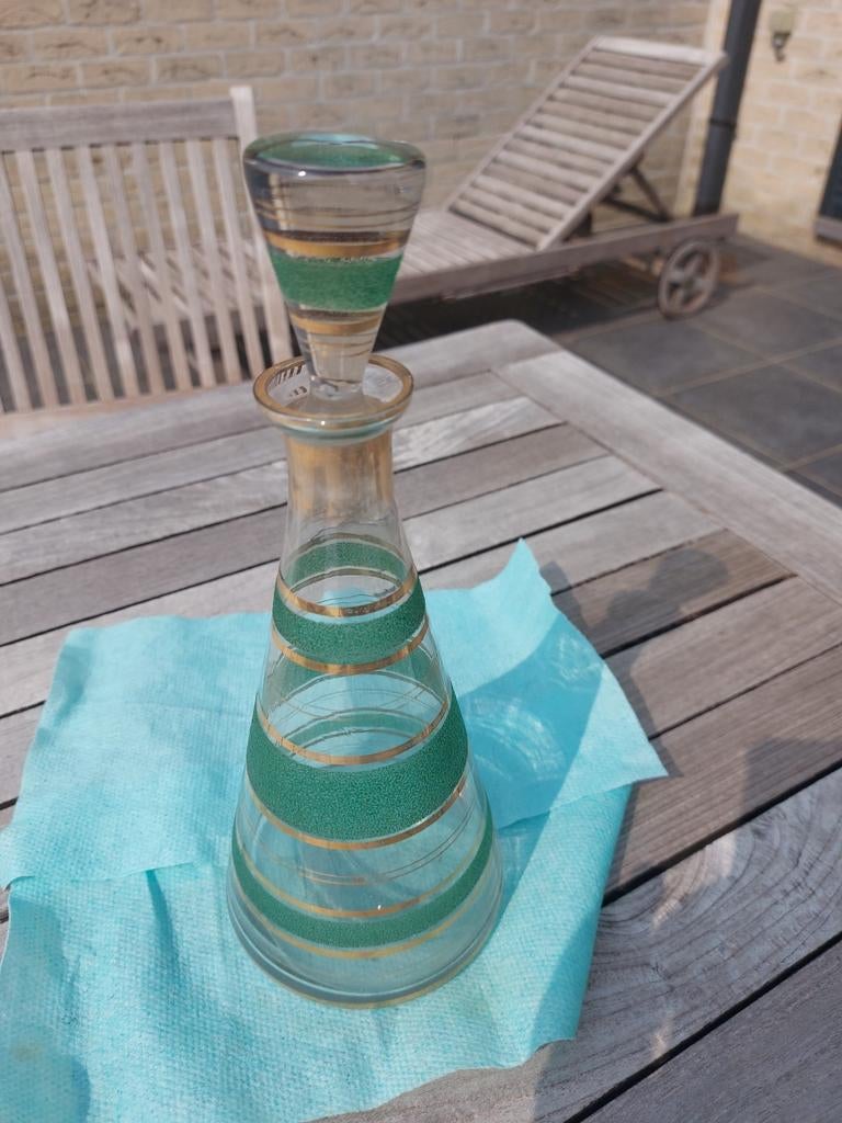 Carafe transparente en verre avec v vert soufflé et dorures, Antiquités & Art, Enlèvement ou Envoi