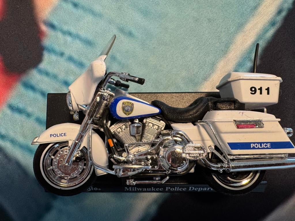 Maisto Harley-Davidson Milwaukee Police Department, Ophalen of Verzenden, Zo goed als nieuw, Maisto