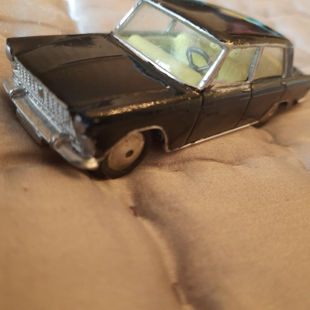 CORGI nr.217 : FIAT 1800*VINTAGE*OVERPAINTED, Ophalen, Gebruikt, Auto, Corgi