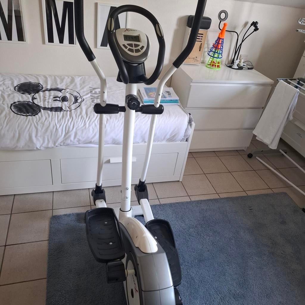 X-tract crosstrainer wit goede staat op wieltjes, Enlèvement, Comme neuf, Jambes, Vélo elliptique