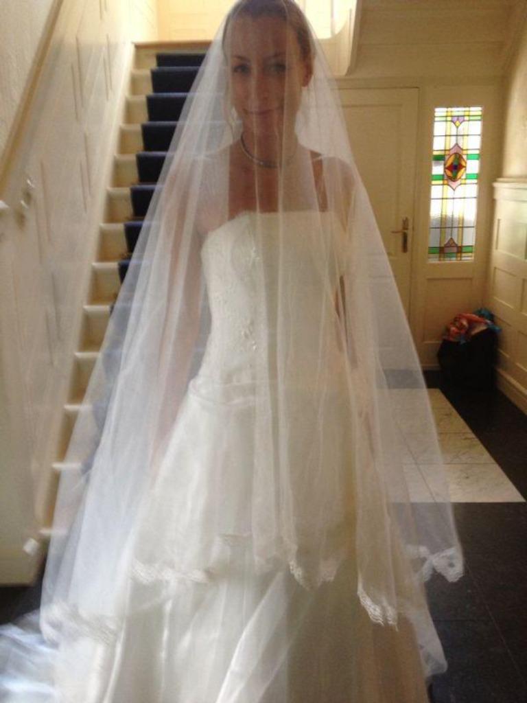 la plus belle robe de mariée de Belgique taille 36, Enlèvement ou Envoi, Comme neuf