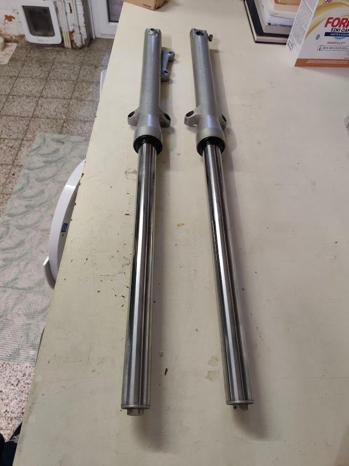 Honda Varadero 125 - HONDA VOORVORKSTOKKEN, Motoren, Ophalen, Gebruikt