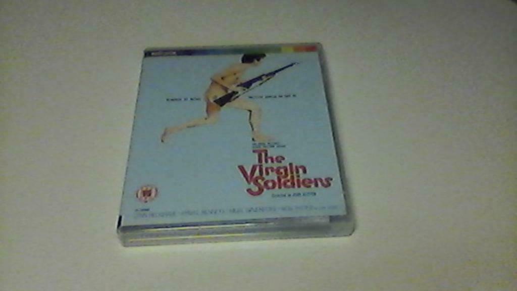 The virgin soldiers / Indicator Powerhouse blu-ray, CD & DVD, Blu-ray, Enlèvement ou Envoi, Drame