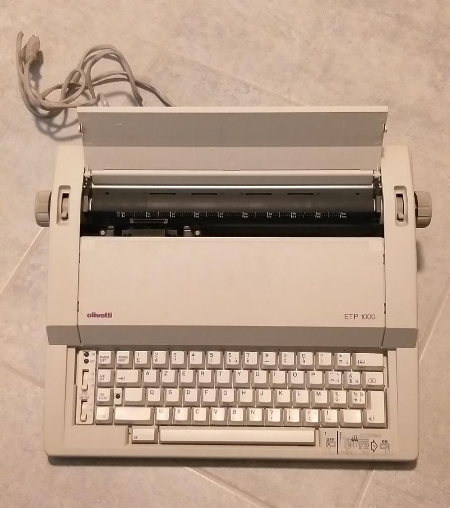 Machine à écrire "olivetti", Divers, Machines à écrire, Enlèvement, Utilisé