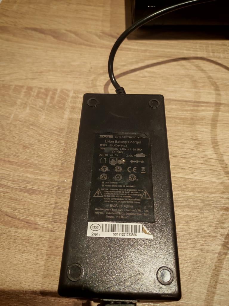 Batterij elektrische fiets + oplader, Vélos & Vélomoteurs, Accessoires vélo | Batteries de vélo, Enlèvement