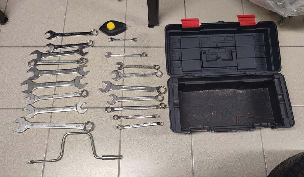 18 sleutels, 1 slinger, 1 traceerkoord en een gereedschapsko, Ophalen, Gebruikt