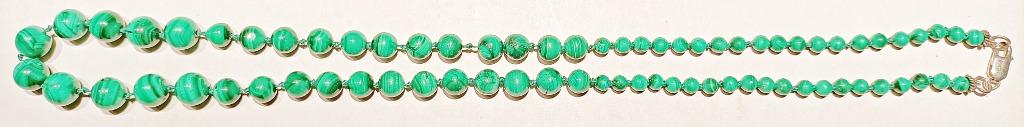 Collier perles rondes malachite verte en chute, NEUF, 65 cm, Bijoux, Sacs & Beauté, Colliers, Neuf, Pierre ou Minéral, Vert, Avec pierre précieuse