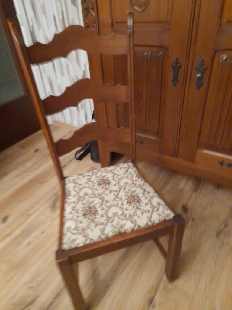 Chaises en chêne (6) avec assises en tissus, Enlèvement