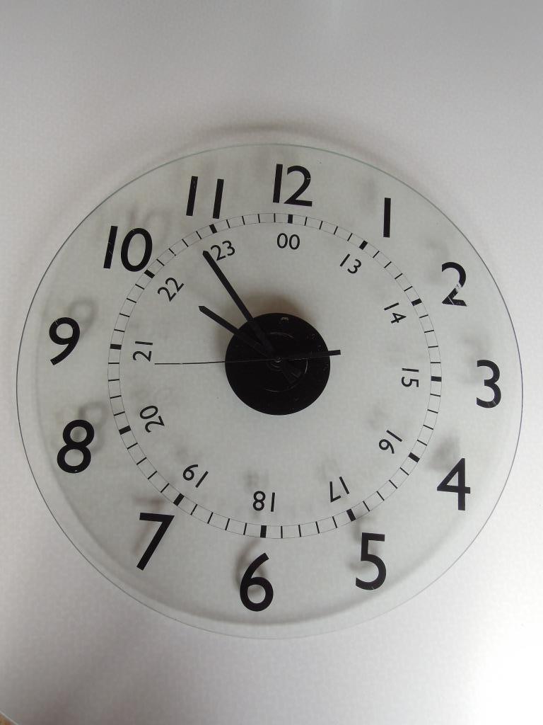 wanduurwerk muurklok glazen wijzerplaat zwarte cijfers 50cm, Ophalen, Gebruikt, Wandklok