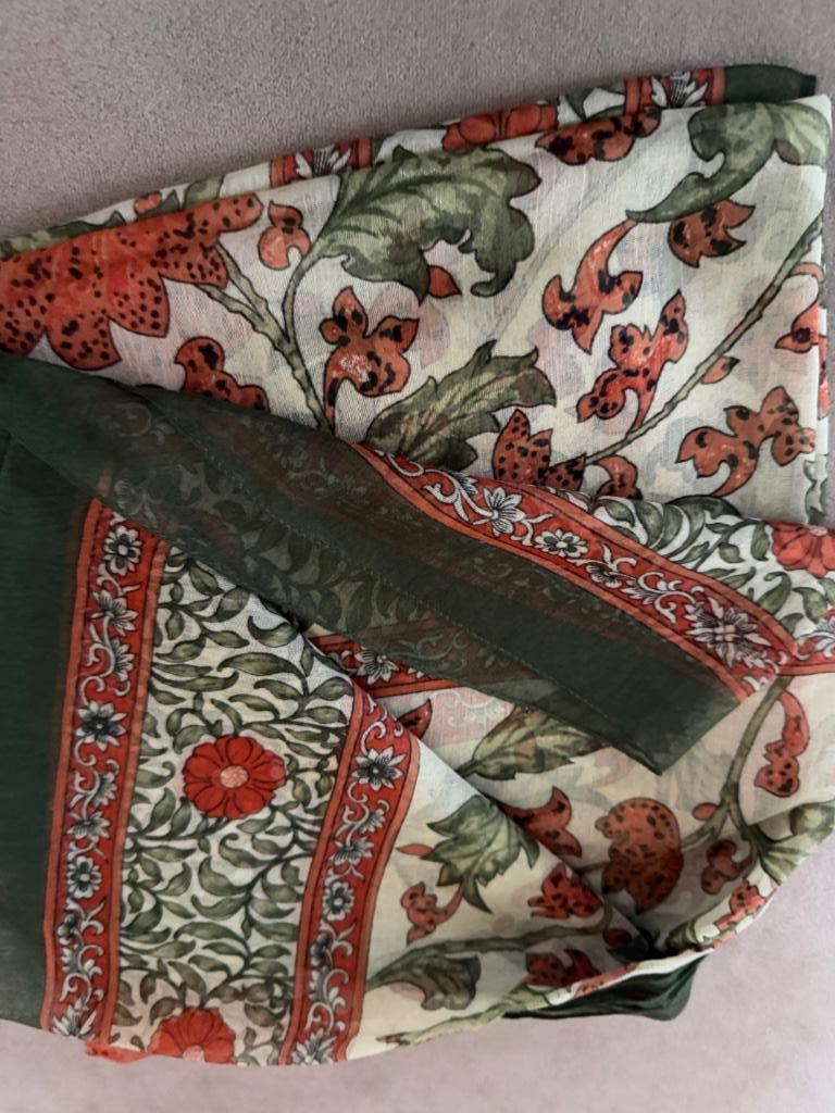 Nieuwe polyester sjaal  Mayerline. met gratis verzending, Kleding | Dames, Mutsen, Sjaals en Handschoenen, Mayerline, Ophalen of Verzenden