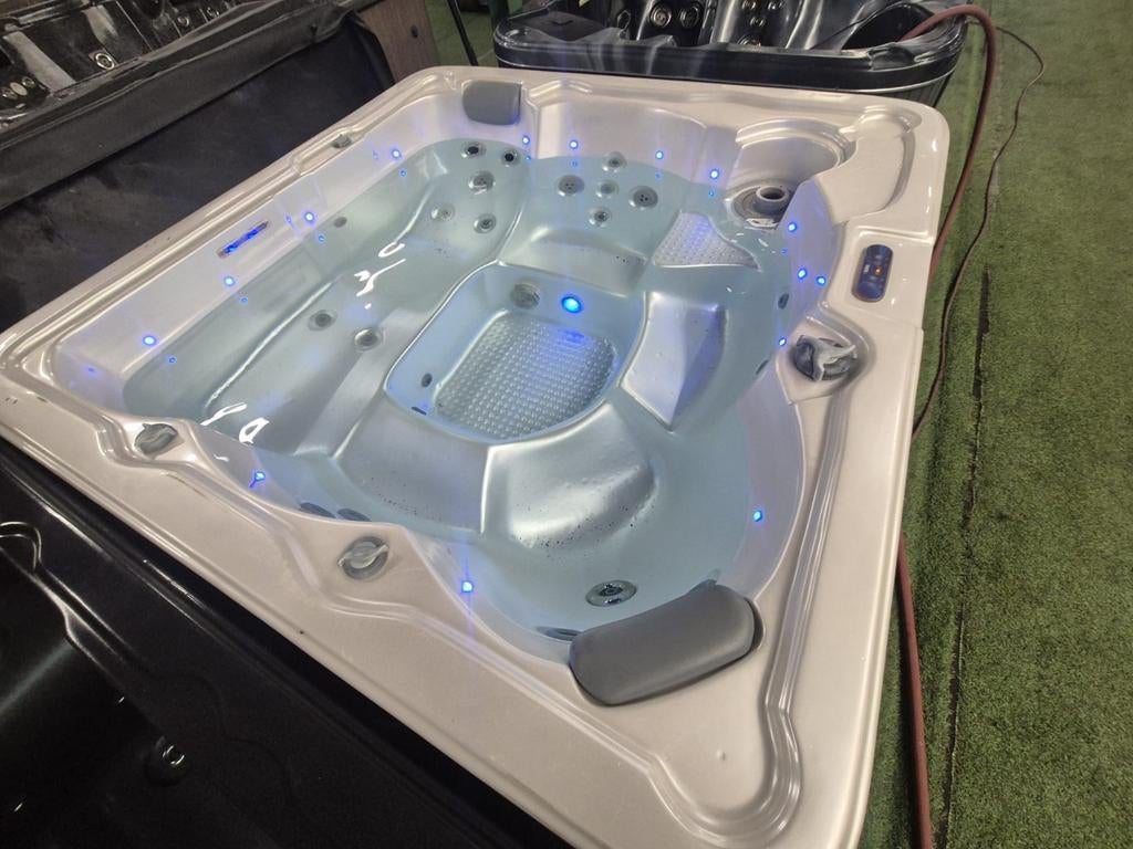 BALBOA JACUZZI VOLLEDIG NAGEKEKEN EN WERKEND TE ZIEN ‼️, Ophalen of Verzenden