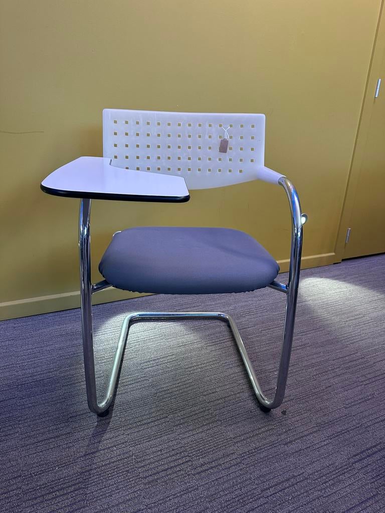 Chaises Vitra Visavis avec tablette design Antonio Citterio, Maison & Meubles, Chaises de bureau, Comme neuf, Blanc, Ergonomique