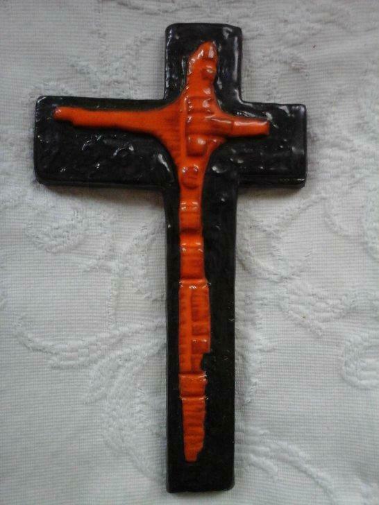 Poterie  Flandre/Perignem  de forme Croix signé F.Sanchez 70, Antiquités & Art, Enlèvement ou Envoi