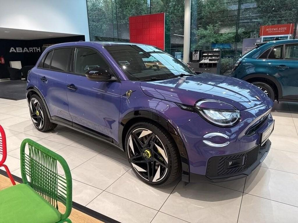 Abarth 600e Scorpionisimma electric 54kWh 280 pk, Autos, Achat, Autres couleurs, Noir, 5 portes