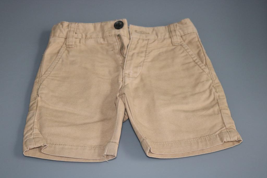 beige short maat 98, Ophalen of Verzenden, Zo goed als nieuw, Jongen, Broek