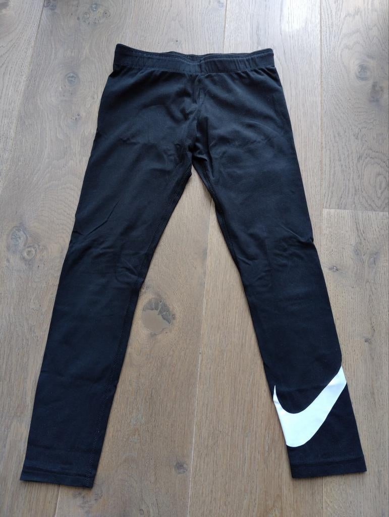 Sportlegging Nike maat 9/10j in perfecte staat, Ophalen of Verzenden, Zo goed als nieuw