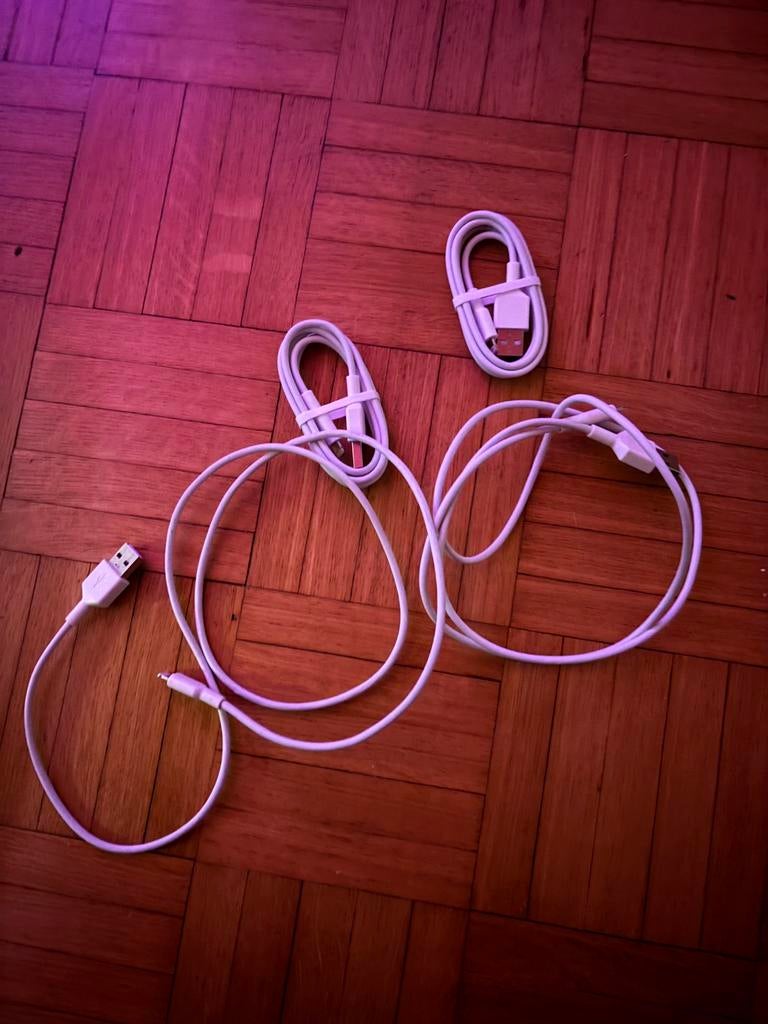 4 iphone oplaadkabels van 1m per stuk, Ophalen, Zo goed als nieuw