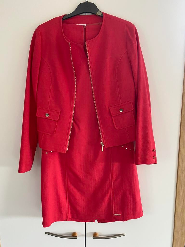 Rode jurk met jasje maat 38 Green Ice, Kleding | Dames, Jurken, Maat 38/40 (M), Ophalen of Verzenden, Zo goed als nieuw, Knielengte