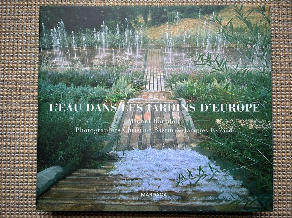 L’eau dans les jardins d’Europe C. Bastin et J. Evrard, Enlèvement ou Envoi, Neuf