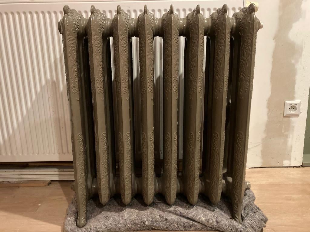 radiator CV in rustiek gietijzer, Ophalen, 30 tot 80 cm, Radiator, Zo goed als nieuw