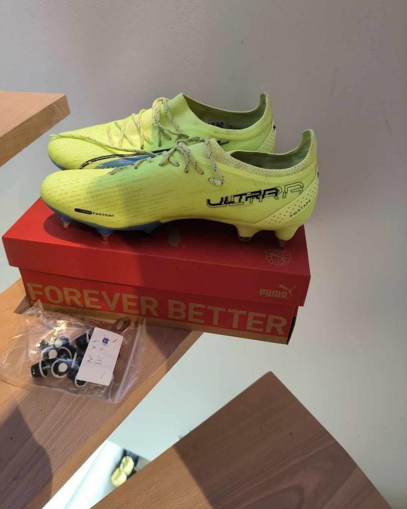 Chaussure de football Puma, Sports & Fitness, Enlèvement