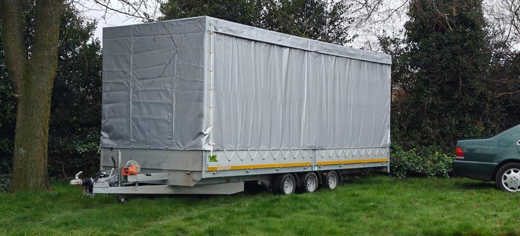 Hulp bij verplaatsen + gesloten aanhangwagen te huur (62,2
