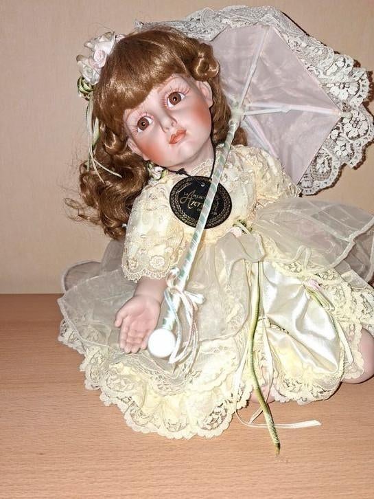 Porceleinen pop, Ophalen of Verzenden, Pop