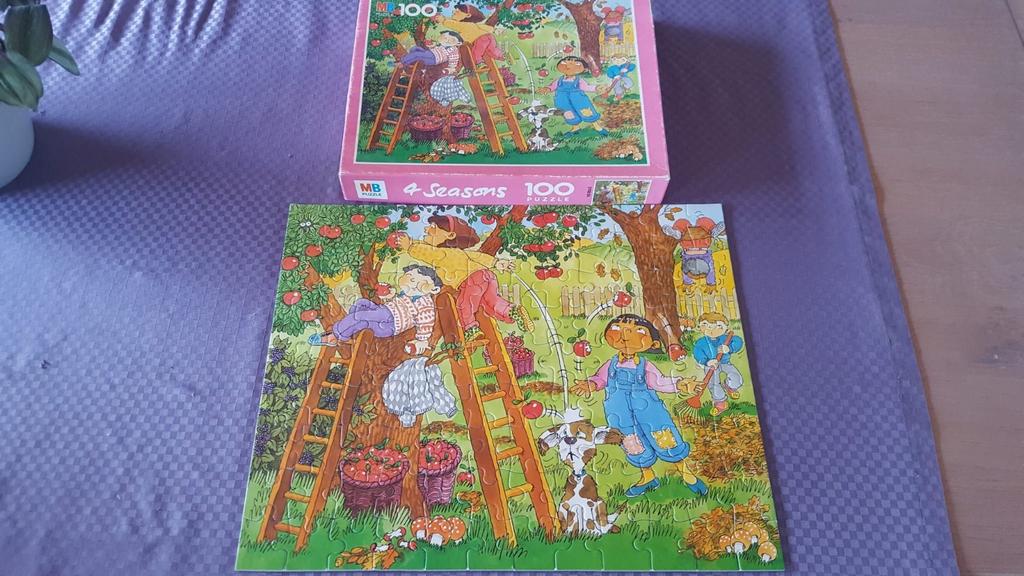 Puzzel 4 seasons - vintage MB, Enlèvement ou Envoi, Comme neuf