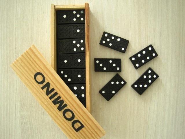 Domino spel houten doosje met zwarte blokjes, Ophalen of Verzenden, Gebruikt, Bouwen
