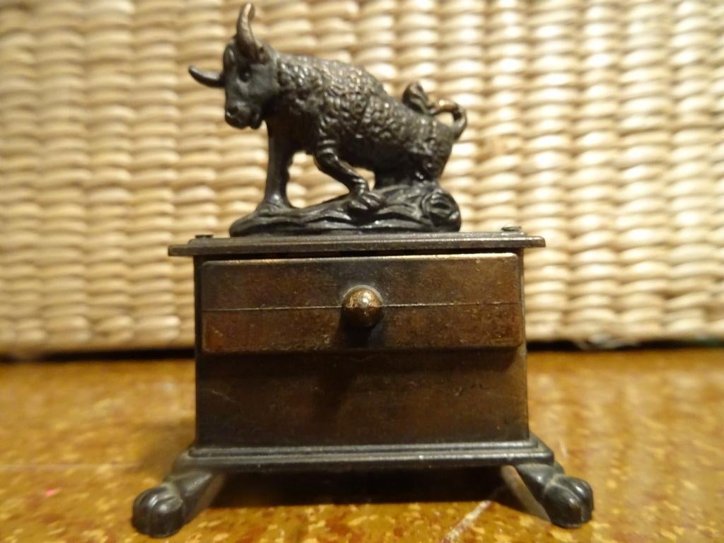 Koperen beeldje puntenslijper sterrenbeeld Stier 7cm vintage, Ophalen of Verzenden