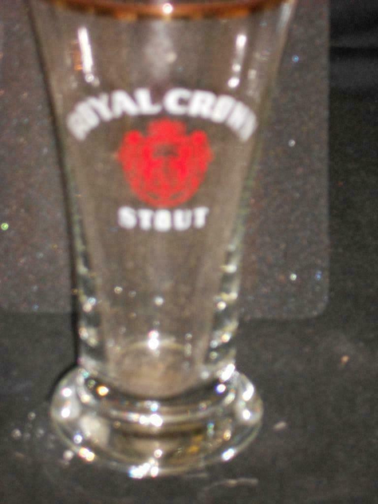 Bierglazen.Stella Artois.Emaille.Royal Crown.Stout. D 114, Verzamelen, Ophalen of Verzenden, Zo goed als nieuw, Glas of Glazen